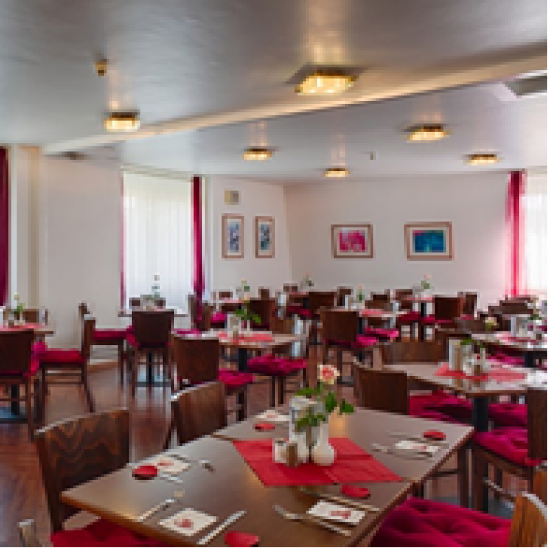 Comfort Hotel Bernau - charmant & familiär geführtes 3-Sterne-Hotel *** vor den Toren Berlins. - Liebevoll gedeckter Frühstücksraum